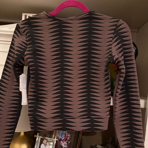 Seea Palomar Crop Rashguard in Awa SZ M NWT Medium - Picture 5 of 6